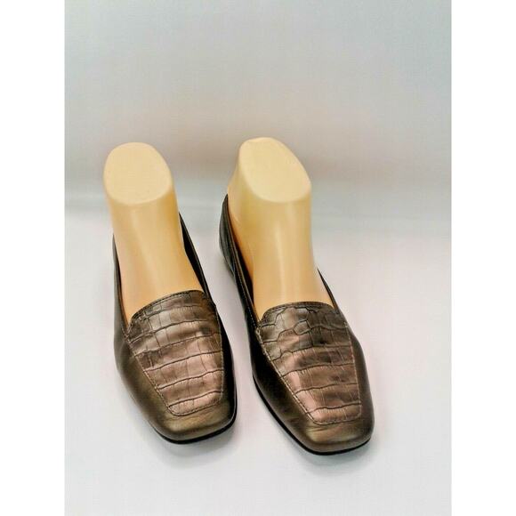 Antonio Melani Womens Bronze Alligator Print Loafers/Flats Size 6.5 M - Picture 3 of 8